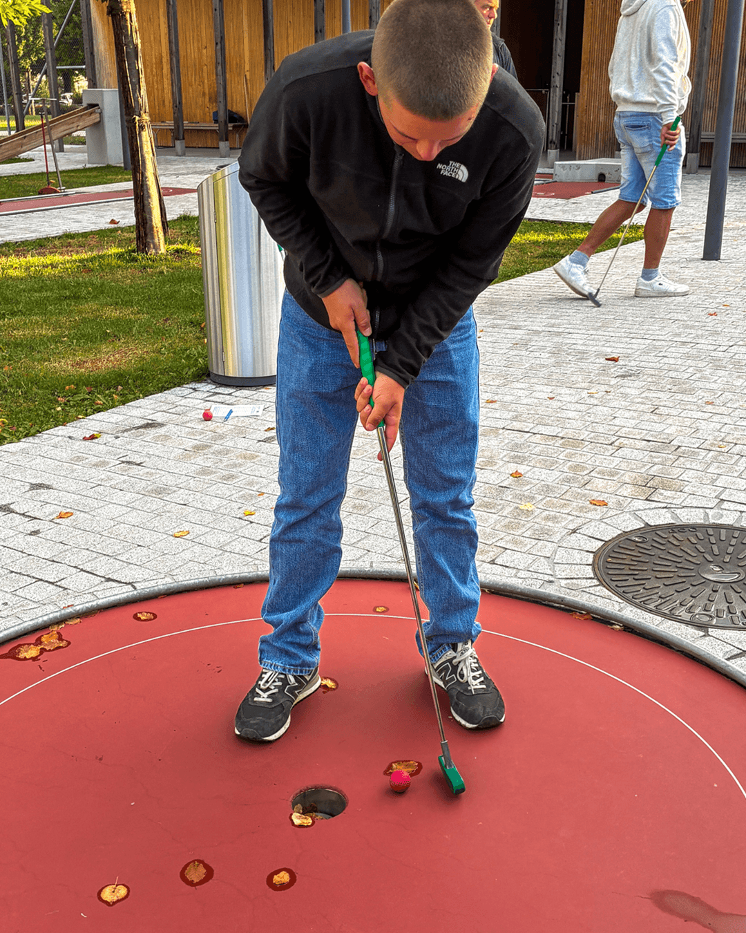 Geselliger Abend beim jährlichen Minigolf-Turnier